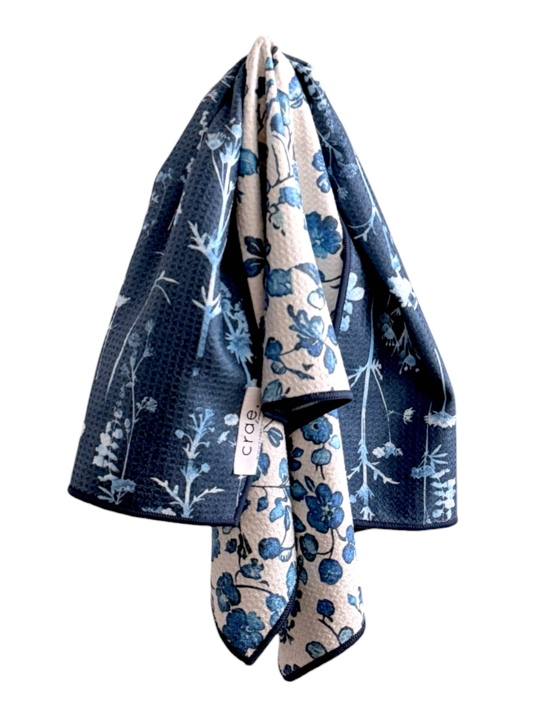 Blue Willow: Reversible Hand Towel: Blue/White / 19x29in