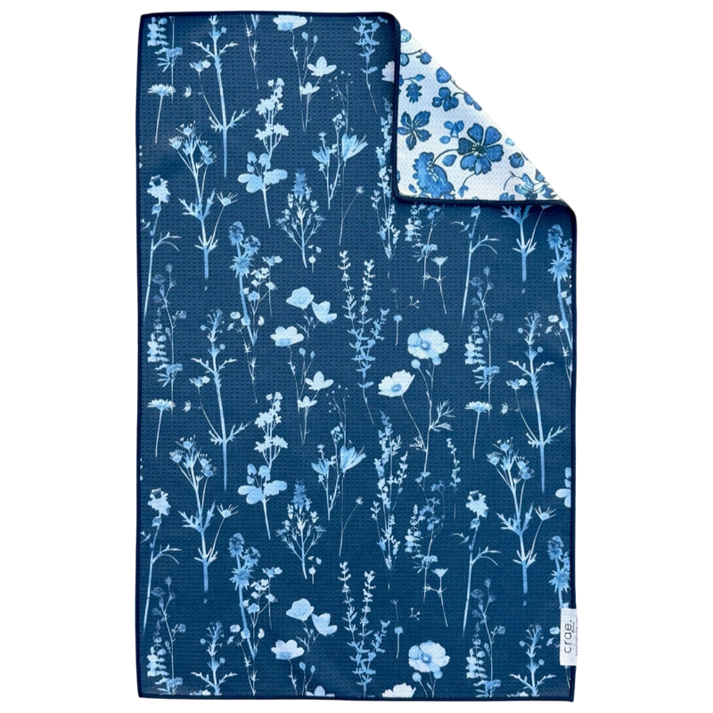 crae Blue Willow hand towel, blue and white hand towel, reversible hand towel, microfiber hand towel, waffle weave towel, kitchen hand towel, bathroom hand towel, powder room towel, blue willow decor, absorbent hand towel, decorative kitchen towel, reversible microfiber towel, Oh Meredith home