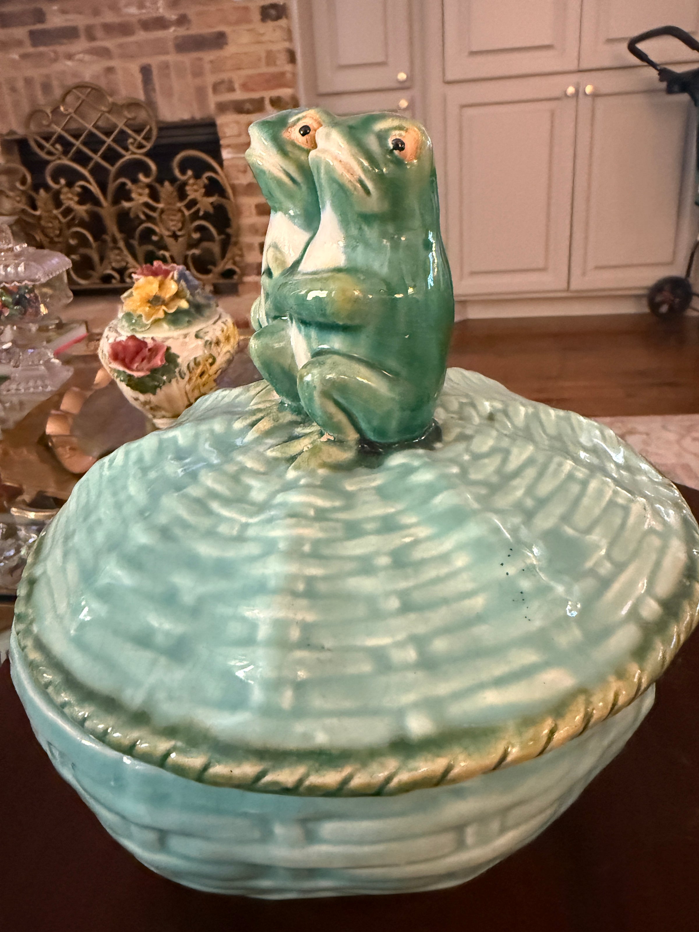 Vintage Majolica Frog Basketweave Lidded Bowl