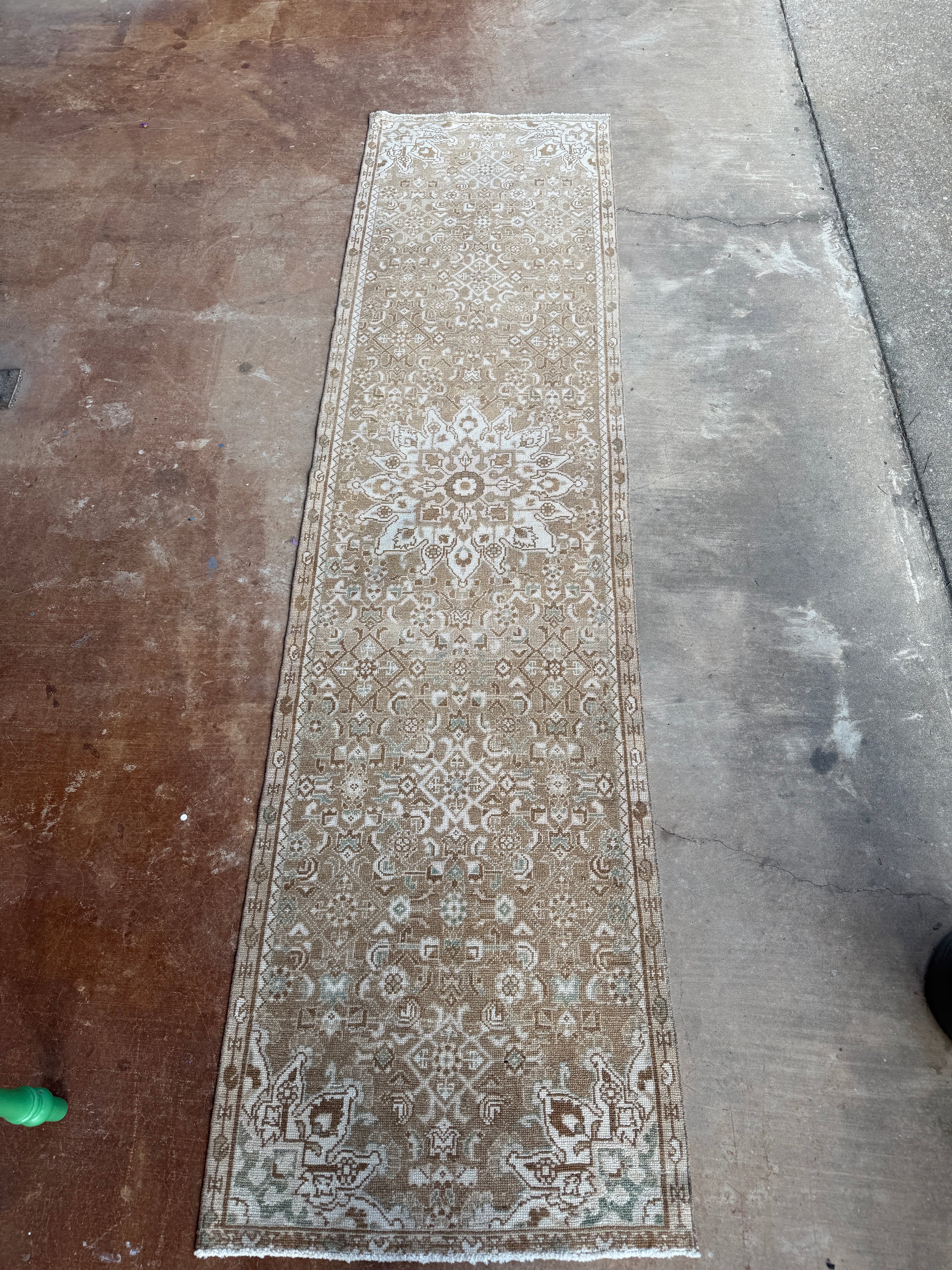 Authentic Vintage Turkish Runner Rug | 2'5" × 9'7" | Soft Sand & Ivory Hand-Knotted Wool