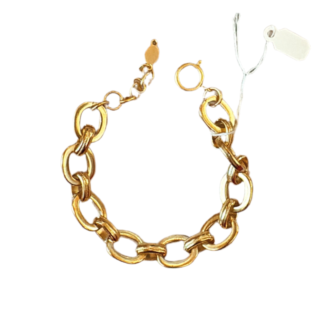 chunky chain bracelet, gold oval link bracelet, La Vie Parisienne jewelry, statement gold bracelet, Paris style chain bracelet, timeless chunky bracelet, smooth gold link jewelry, French inspired bracelet, bold chain link bracelet, classic gold accessory