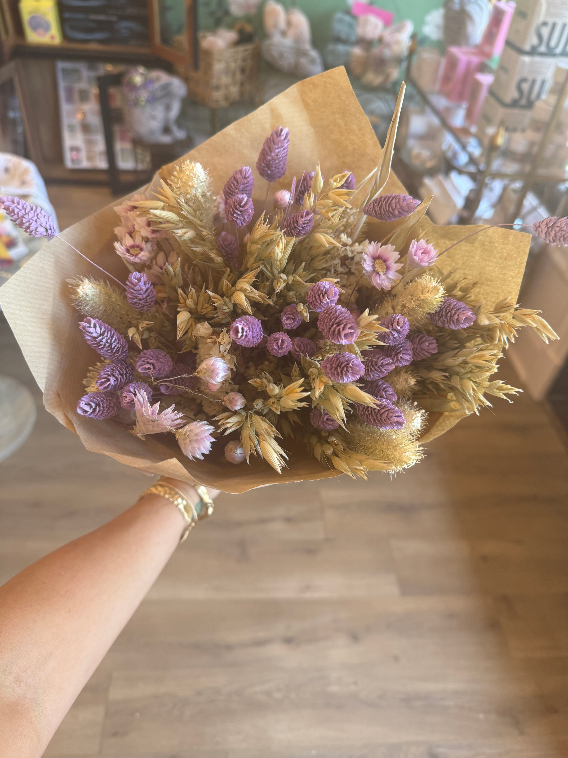dried lavender bouquet, blush cream dried flowers, spring floral decor, everlasting flower arrangement, trendy dried bouquet, lavender gift bouquet, Netherlands dried flowers, Willow Group floral decor, no maintenance flower gift, natural preserved bouquet