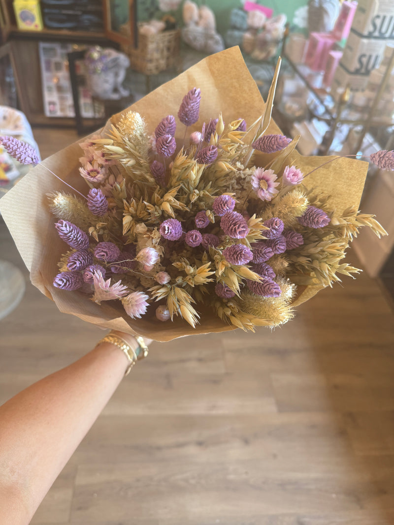 dried lavender bouquet, blush cream dried flowers, spring floral decor, everlasting flower arrangement, trendy dried bouquet, lavender gift bouquet, Netherlands dried flowers, Willow Group floral decor, no maintenance flower gift, natural preserved bouquet