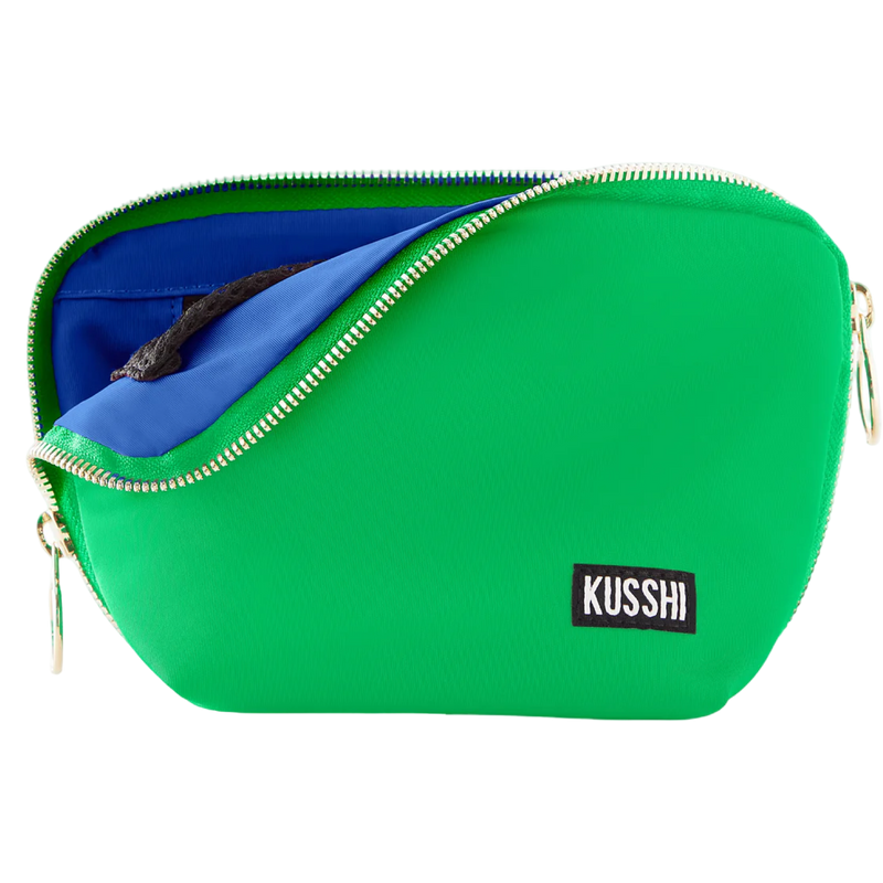 kusshi everyday makeup bag, kelly green makeup bag, kusshi cosmetic bag, travel makeup bag, stylish toiletry bag, kusshi green navy bag, everyday beauty bag, durable fabric makeup bag