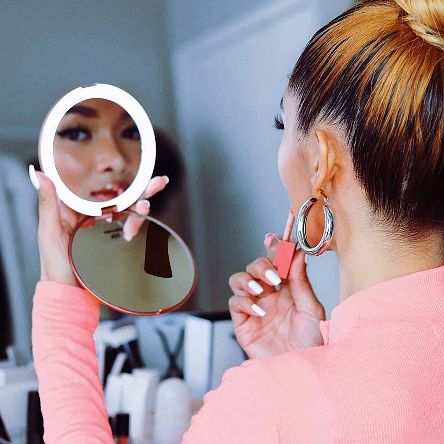 mini lighted compact mirror, LED compact mirror, travel makeup mirror, magnifying makeup mirror, purse-size mirror, beauty mirror with lights, 10X magnification compact, 7X magnification mirror, on-the-go beauty tools